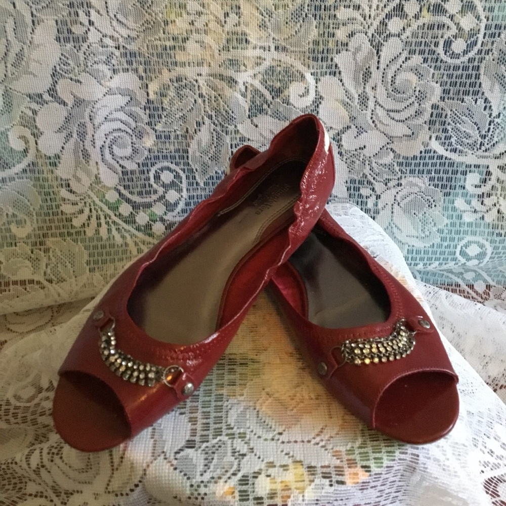 Stylish VERA WANG Leather Ballet flats/shoes - 8.5